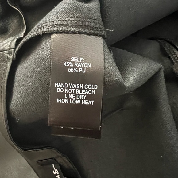 Faux leather skirt~ Lulus size large - Picture 9 of 11